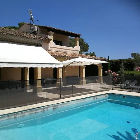Villa Avec Piscine 8 Personnes *